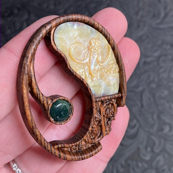 Mother of Pearl Woolly Mammoths Pendant Cabochon Or Mini Art - Picture 3 of 7